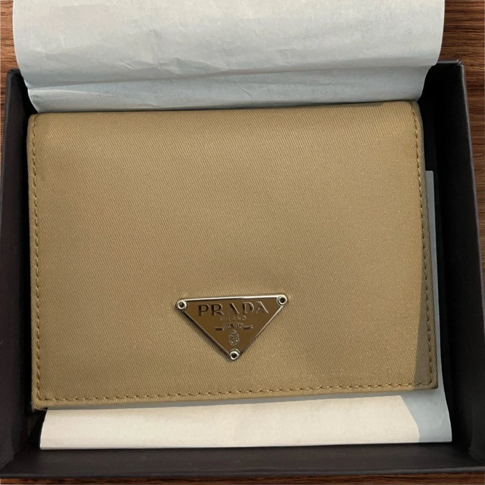 Prada Cream Women's Card Holder w/COA - Picture 1 of 6
